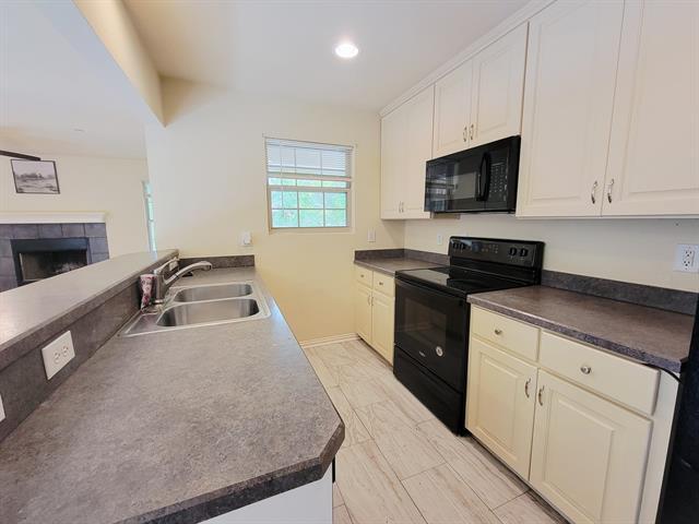 Building Photo - 5530 Brookview Ct