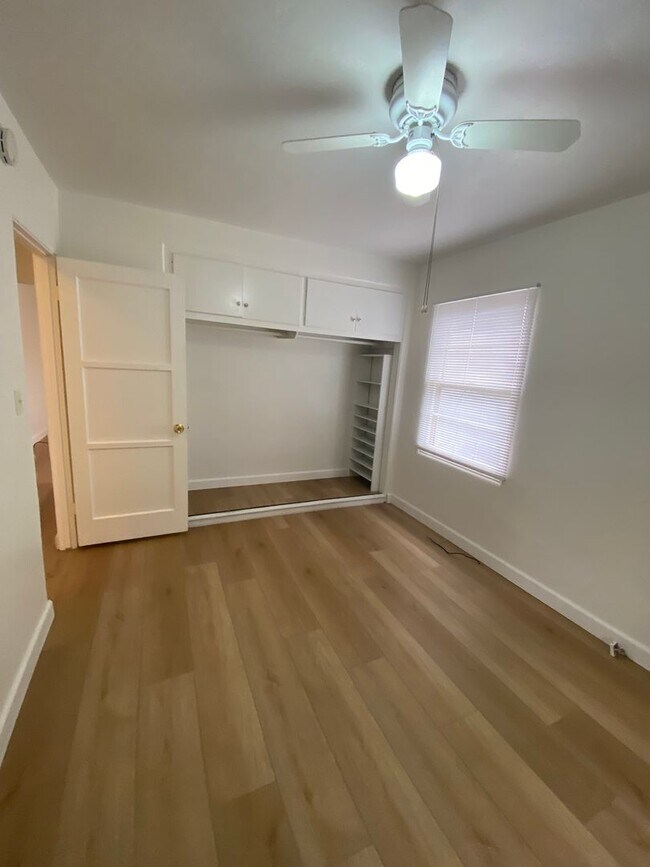 Building Photo - Cute 3 Bedroom 2 bath home located near SD...