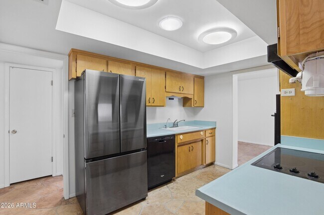 Building Photo - 1014 E Balboa Cir
