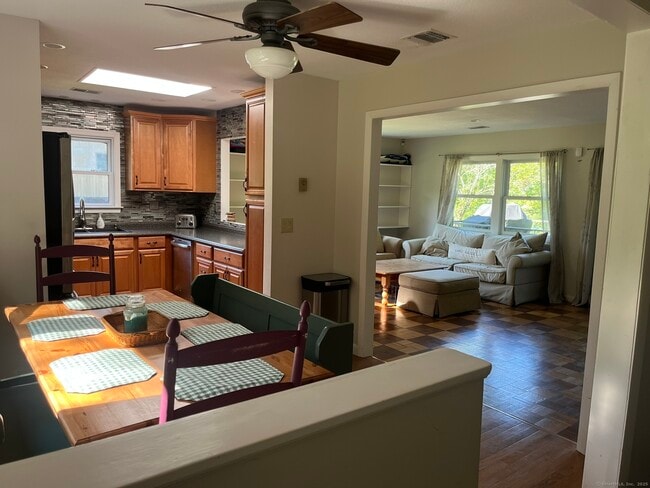 Building Photo - 18 Pinewood Shores