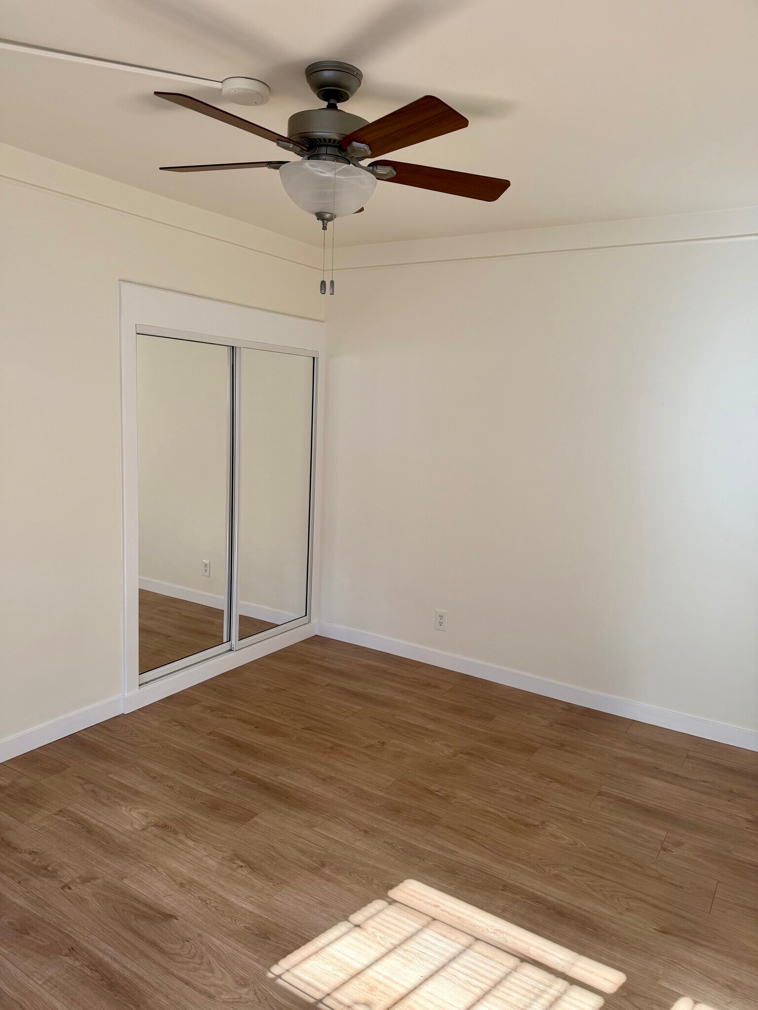 East bedroom - 6133 S Harvard Blvd