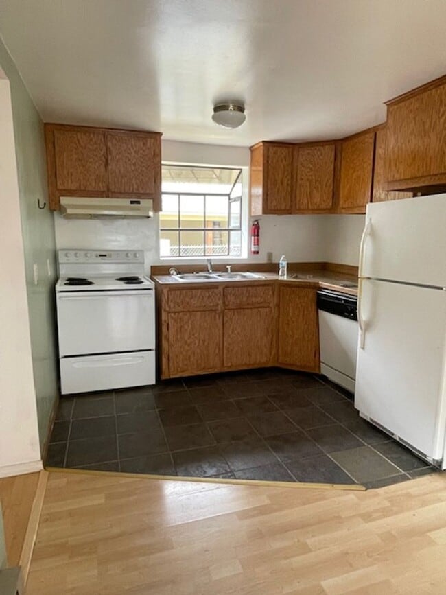 Building Photo - CHARMING 3 BEDROOM IN SEATTLE