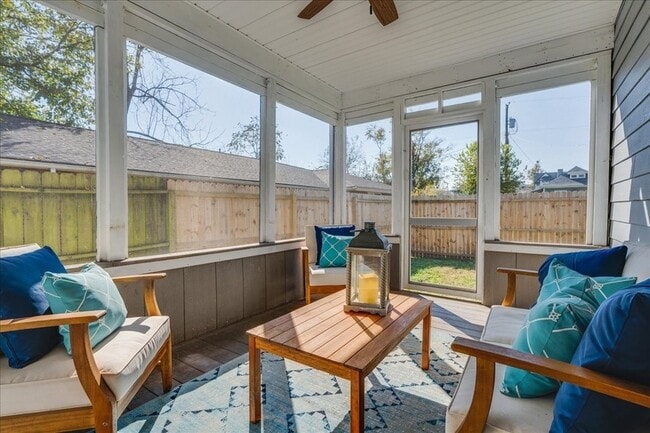 Building Photo - 1411 10th Ave N