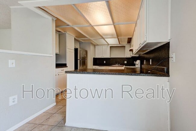 Building Photo - 2401 Piccadilly Cir