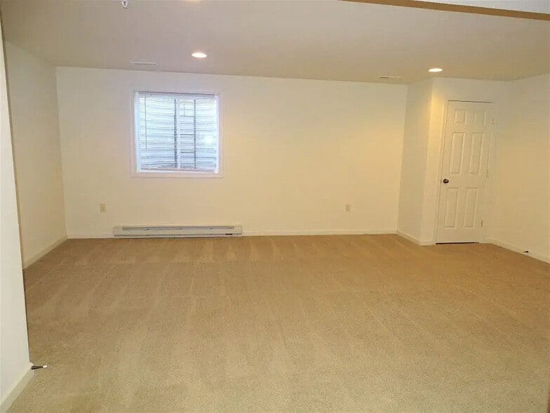 Building Photo - 185 Linda Sue Ln