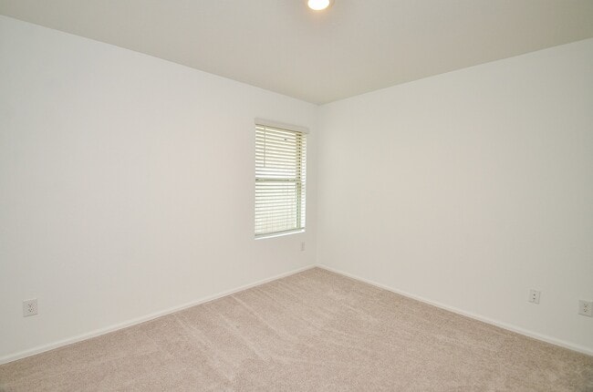 Building Photo - 27127 Breakaway Ln