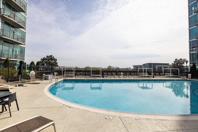 Building Photo - 943 Peachtree St NE