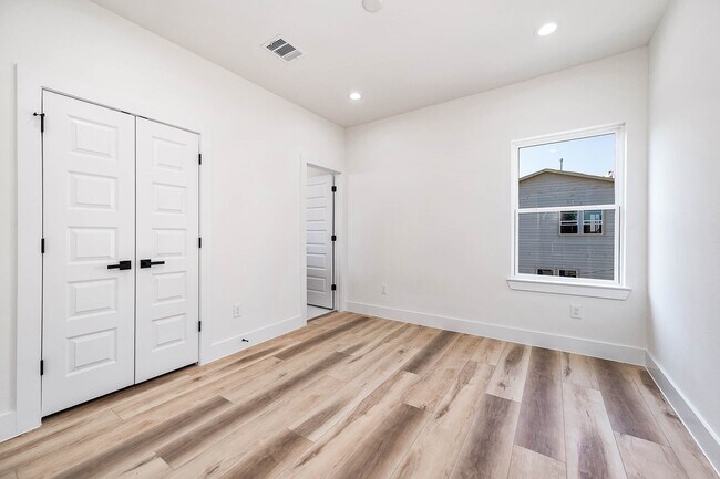 Building Photo - 3201 St Emanuel St