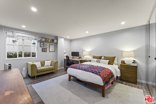 Building Photo - 712 Pacific St