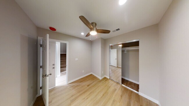 Building Photo - 5119 E Falls View Dr