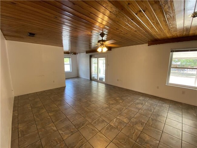 Building Photo - 1122 Rhonda Lee St