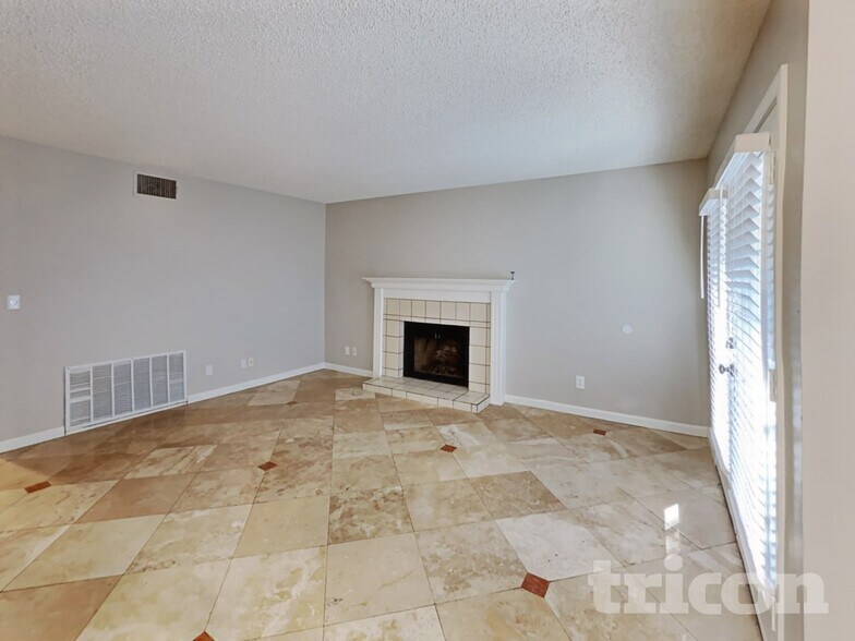 Building Photo - 3143 Regal Oak Dr