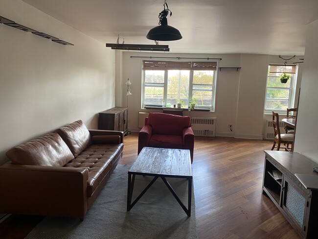 Building Photo - 3065 Sedgwick Ave