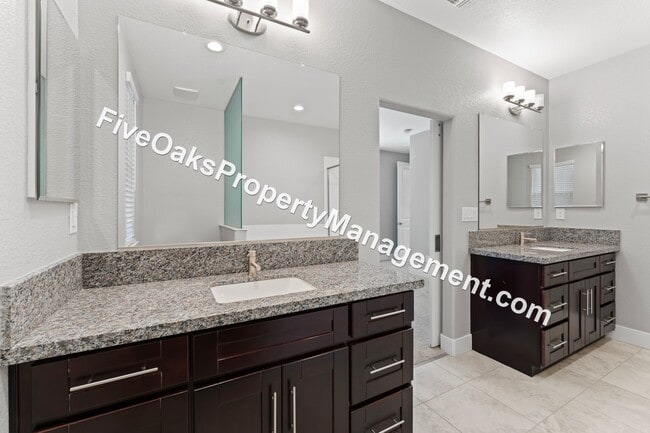 Building Photo - 571 Willow Ridge Ct