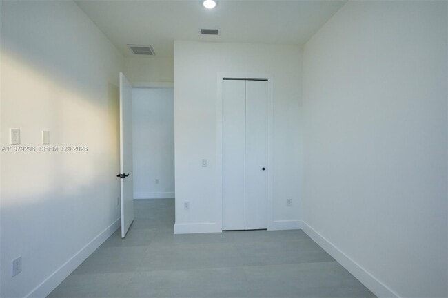 Building Photo - 5 SW 26th Pl