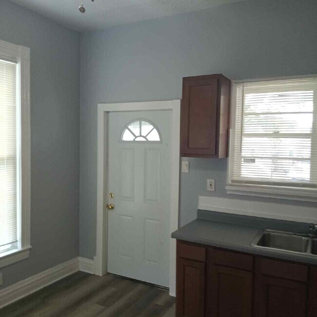 Building Photo - 2208 Garland Ave