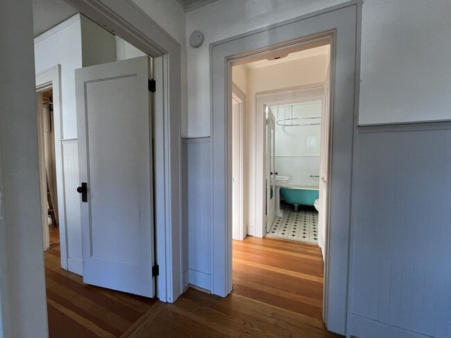 Building Photo - Character-Rich Two-Bedroom with Vintage Bath, Ample Storage & Expansive Outdoor Space