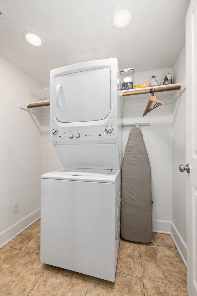 Building Photo - 339 N West Ave