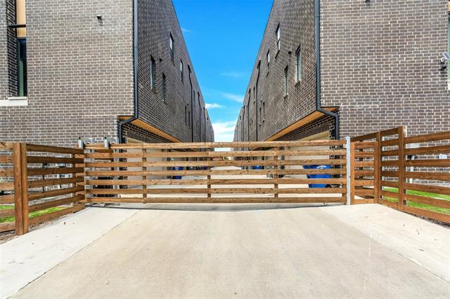 Building Photo - 1961 Dowgate Ct