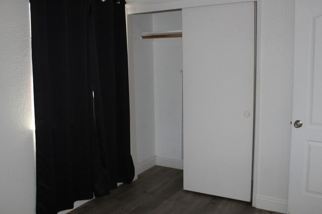 Building Photo - Southwest Bakersfield Home for Rent July