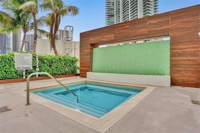 Building Photo - 350 S Miami Ave