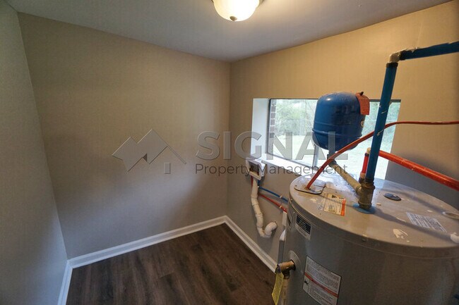 Building Photo - 7619 Henry Ellen Rd