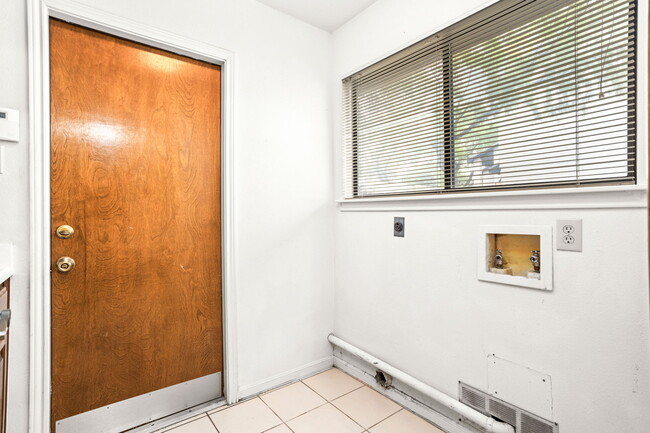 Building Photo - 13722 Hunters Hawk