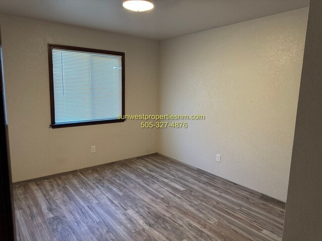 Building Photo - 3 bed, 2 bath