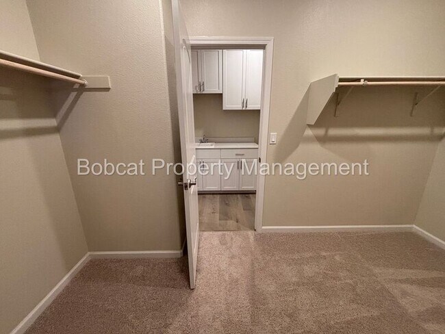 Building Photo - 852 Furlong Dr