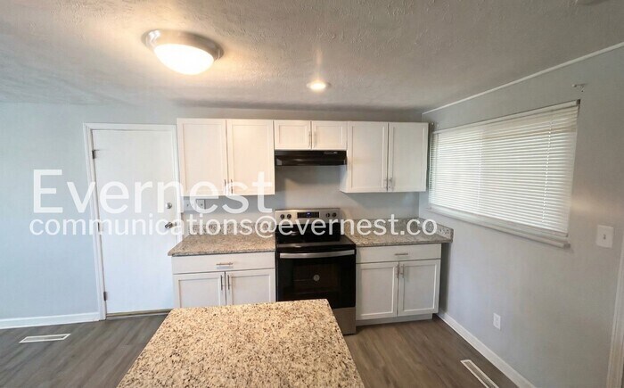 Building Photo - 1423 Marty Dr