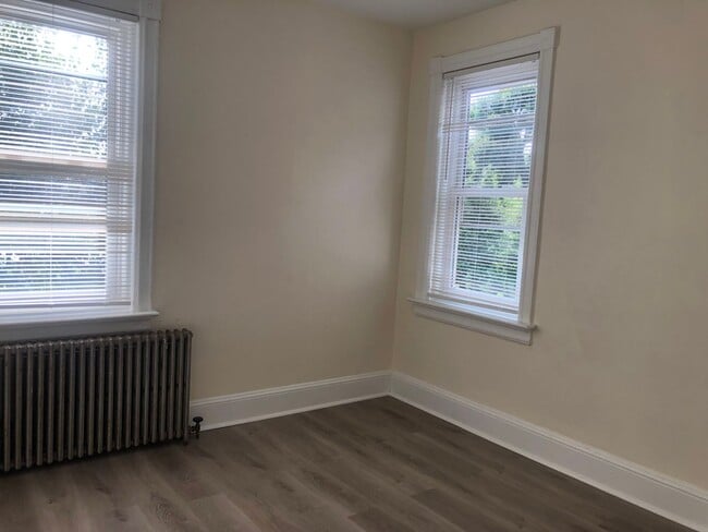 Building Photo - Great Home! 4 Bedroom House with Spacious Living Area! Full Basement for Storage! W/D Hook-ups! Y...