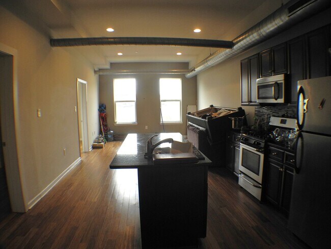 Building Photo - 1509 W Girard Ave