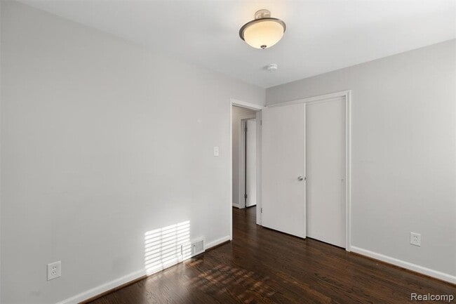 Building Photo - 3221 Shenandoah Dr