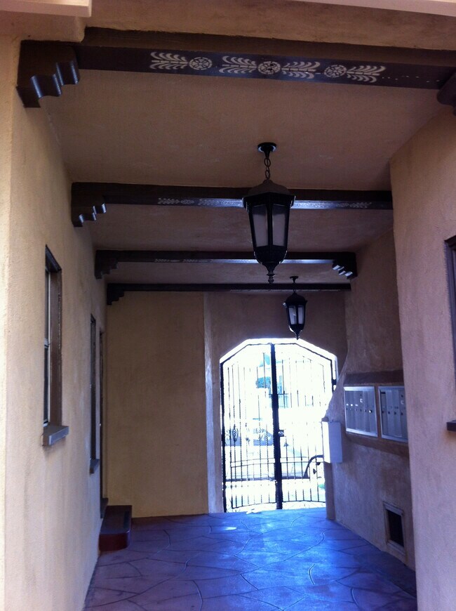 Building Photo - 774 Redondo Ave