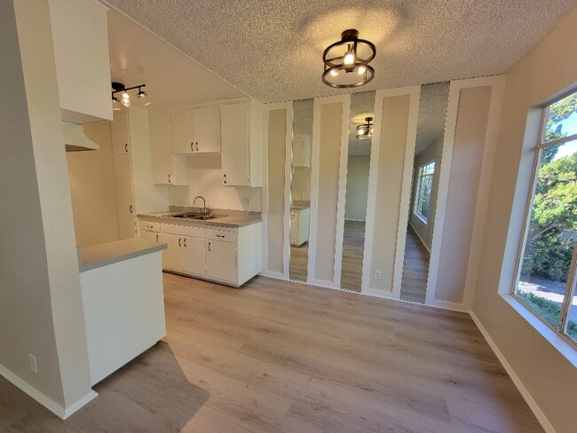 Building Photo - 13531 Wyandotte St