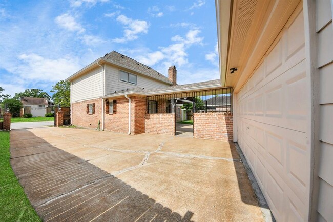 Building Photo - 11411 Briar Forest Dr