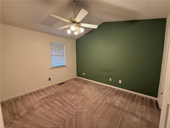 Building Photo - 2820 Florence Dr