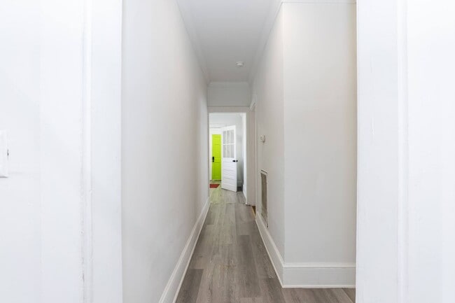 Building Photo - Three Bedroom Home!