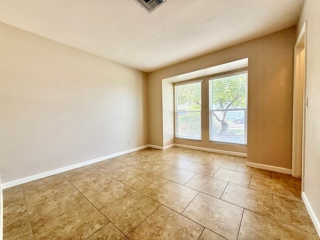 Building Photo - Fabulous 3-Bedroom with Pool!!