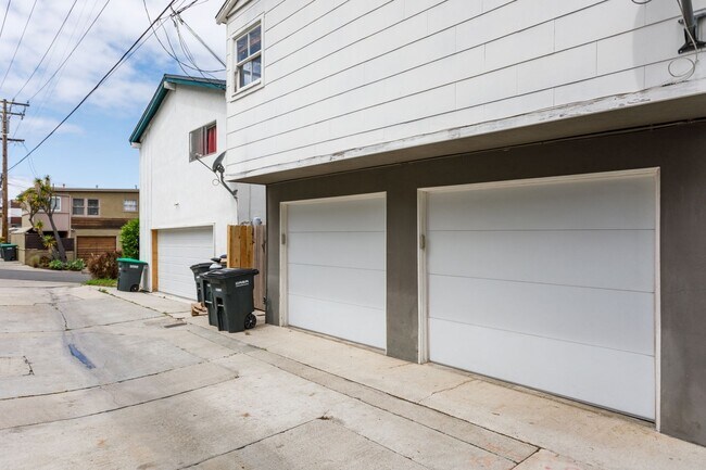 Building Photo - 502 Poinsettia Ave