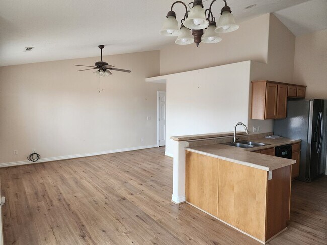 Building Photo - 1421 Northern View Dr