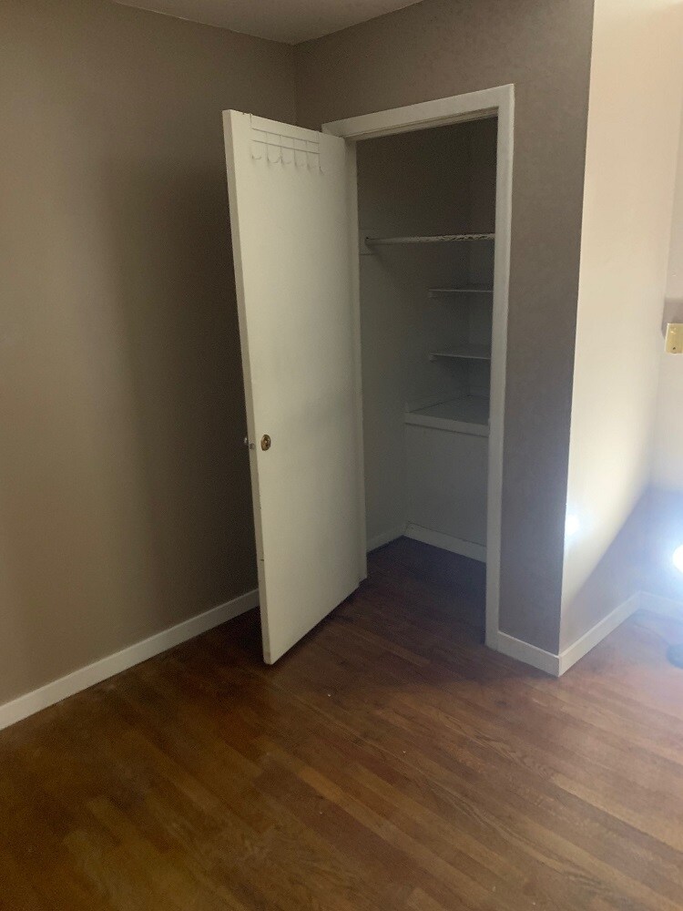 Building Photo - 2138 Hebron Ave