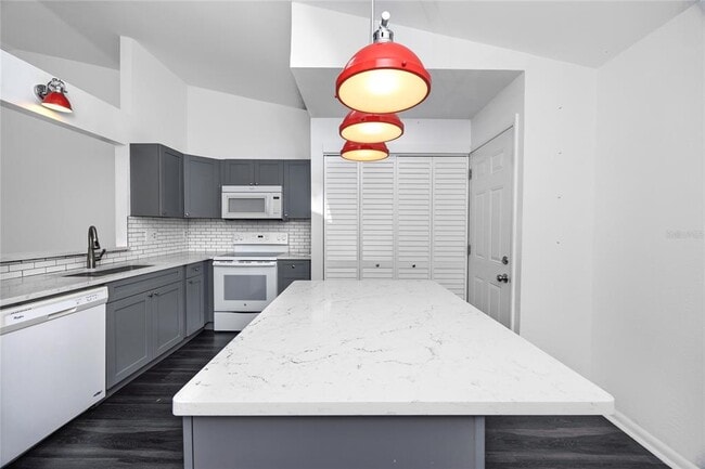 Building Photo - 944 SAN CARLOS Ct