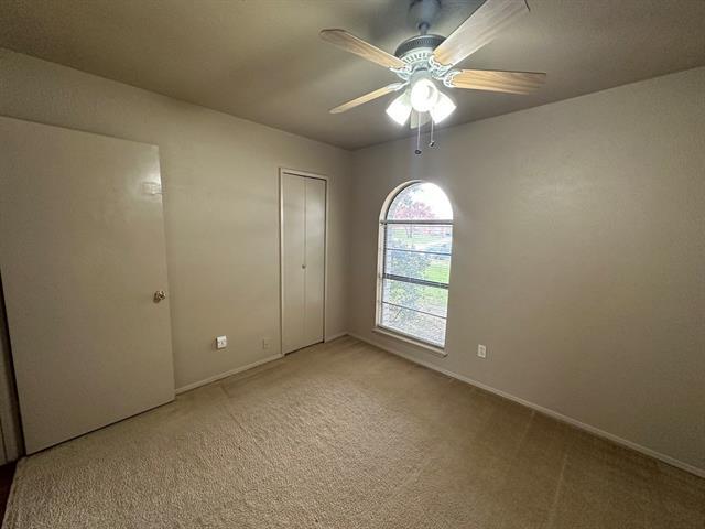 Building Photo - 523 Windsor Dr