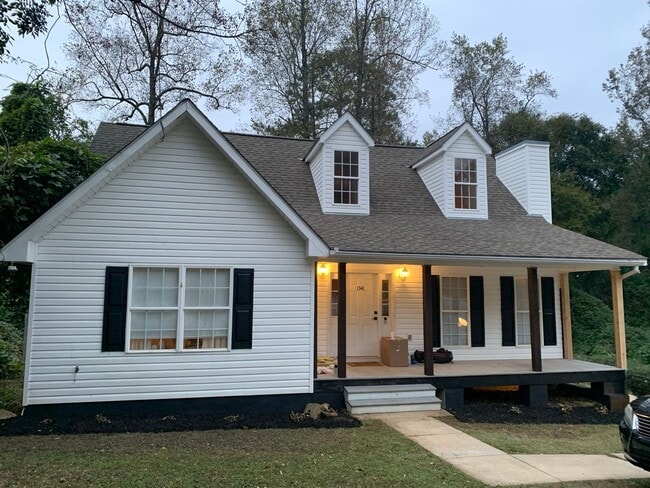 Primary Photo - Single Family Home Close to AHS!