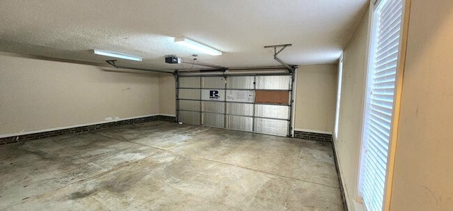 Building Photo - 1159 Shoreland Dr