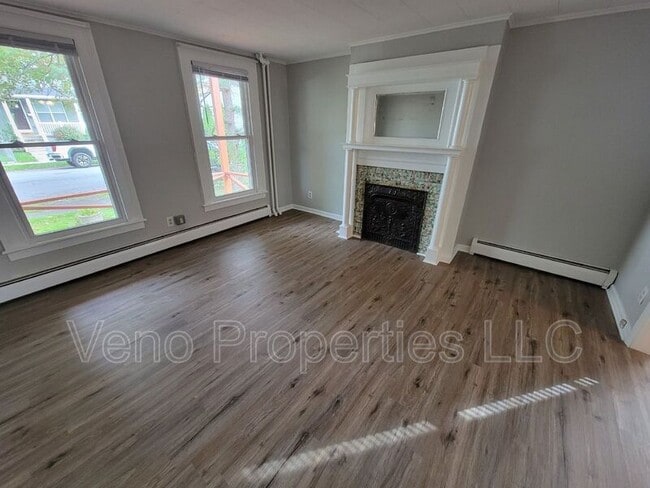 Building Photo - 1813 3rd Ave