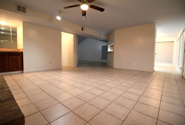 Building Photo - 15614 Barbarossa Dr