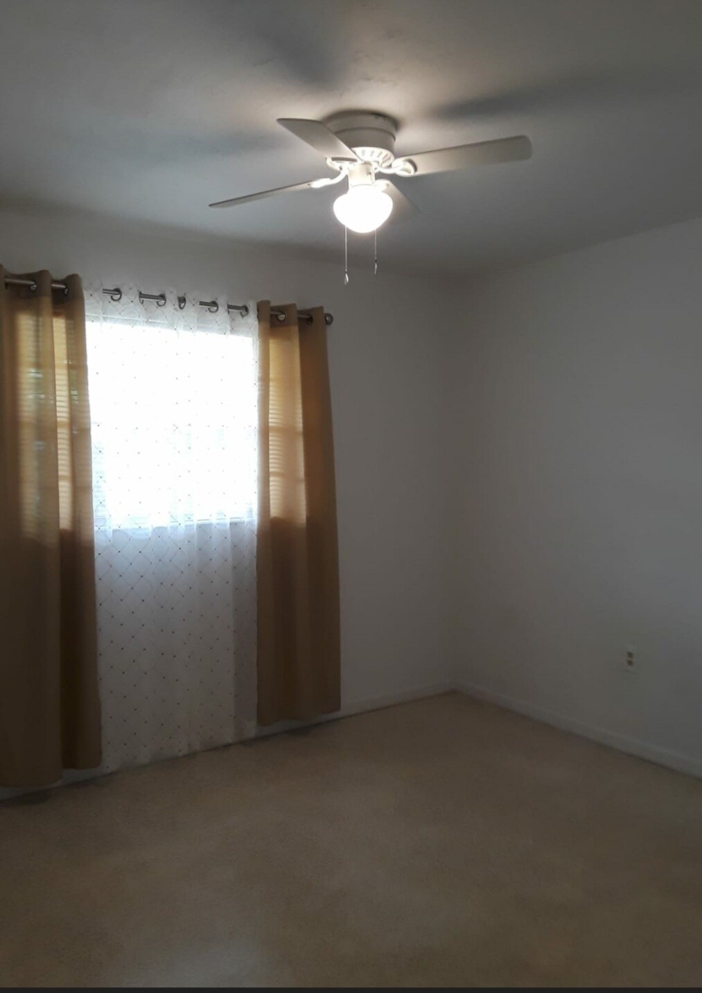 Bedroom - 405 Adams Ave