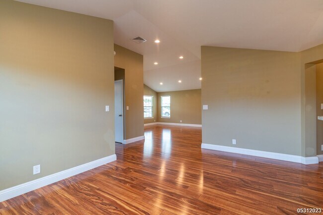 Building Photo - $4,200 | 3br/2ba Single Family Home in Kum...